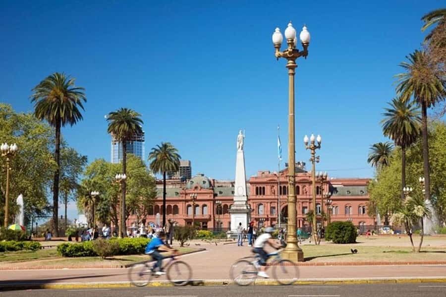 5hs Small Group City Tour of Buenos Aires with Street Food - El Ateneo Grand Splendid: the stop that turns into a story