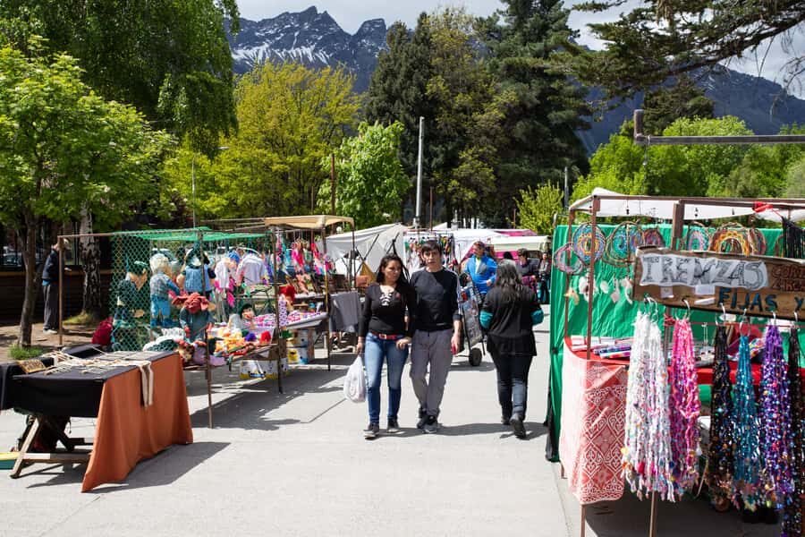 Bariloche: Full-Day El Bolsón and Puelo Lake Tour - The countryside break: why the scenery between towns feels like Patagonia in motion