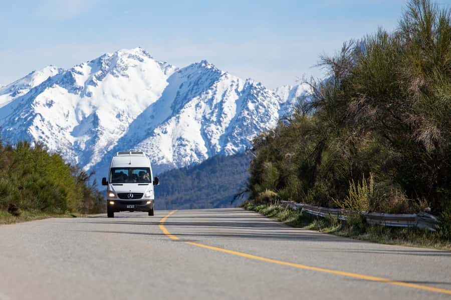 Bariloche: Full-Day El Bolsón and Puelo Lake Tour - Languages and guide styles: what you can expect during the explanations