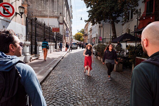 Buenos Aires for curious people - From Bar Británico to Lezama Park: history with street-level context