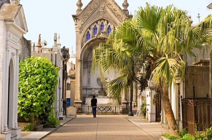 Buenos Aires : Highlights Walking Tour With A Guide - Plaza de Mayo and Avenida de Mayo: start where Argentina’s story hits the street