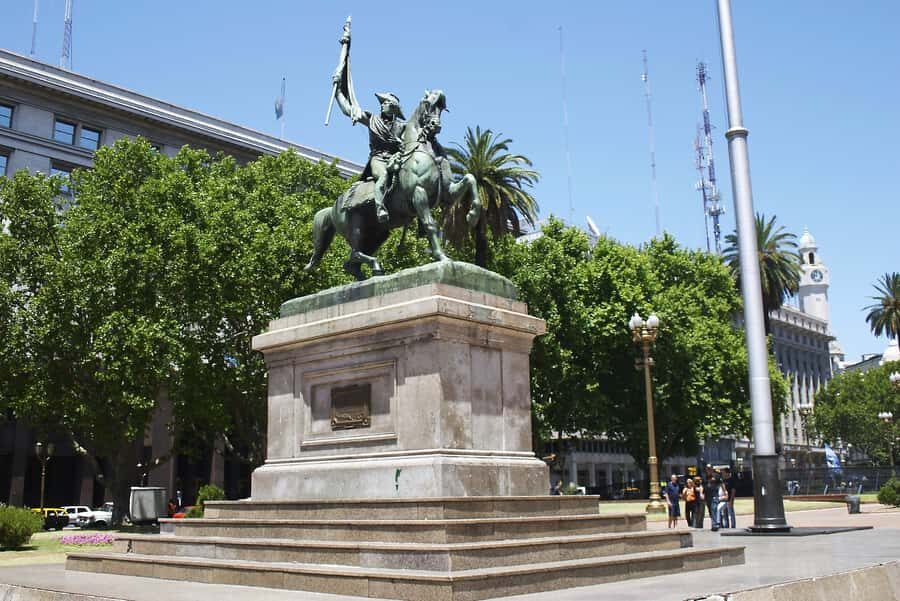 Buenos Aires: Historic District Private Guided Walking Tour - Starting Outside Café Tortoni and Getting Oriented Fast