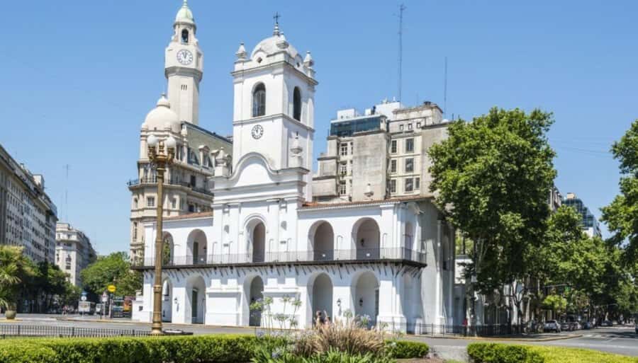 Buenos Aires Premium city tour with street food - Recoleta and El Ateneo Grand Splendid: when the city becomes a cultural storybook