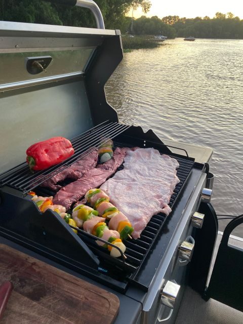 Buenos Aires: Private Delta Boat Tour with Barbecue onboard - Guides in English/Spanish, plus an audio layer for flexibility