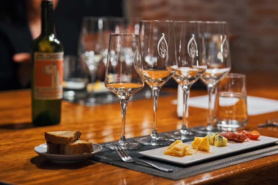 Buenos Aires: Small-Group Wine Tasting - How the tasting works: 4 wines, guided notes, and small bites