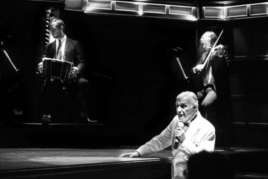 Buenos Aires Tango Show and Dinner in El Querandi - Twelve Artists on Stage: Dancers and Singers, Not Just a Song-and-Dance Act