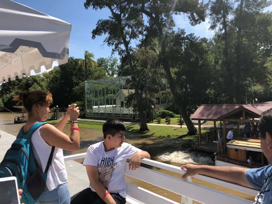 Buenos Aires: Ticket - Classic Delta of Tigre Boat Tour - First impressions at Tigre Fluvial Port and Sturla office