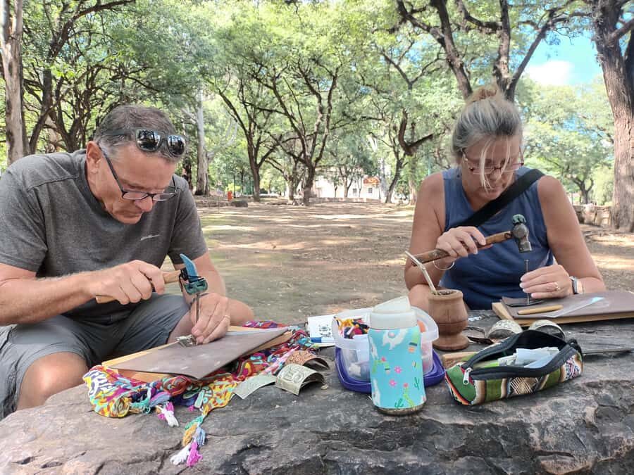 City of Salta: Alpaca and leather handicraft workshop in the open air! - How the embossing lesson works in real time