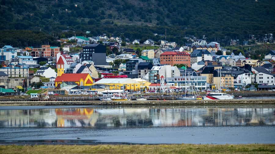 City tour and Wine tasting - Ushuaia in 3 hours: the right mix of city views and wine time