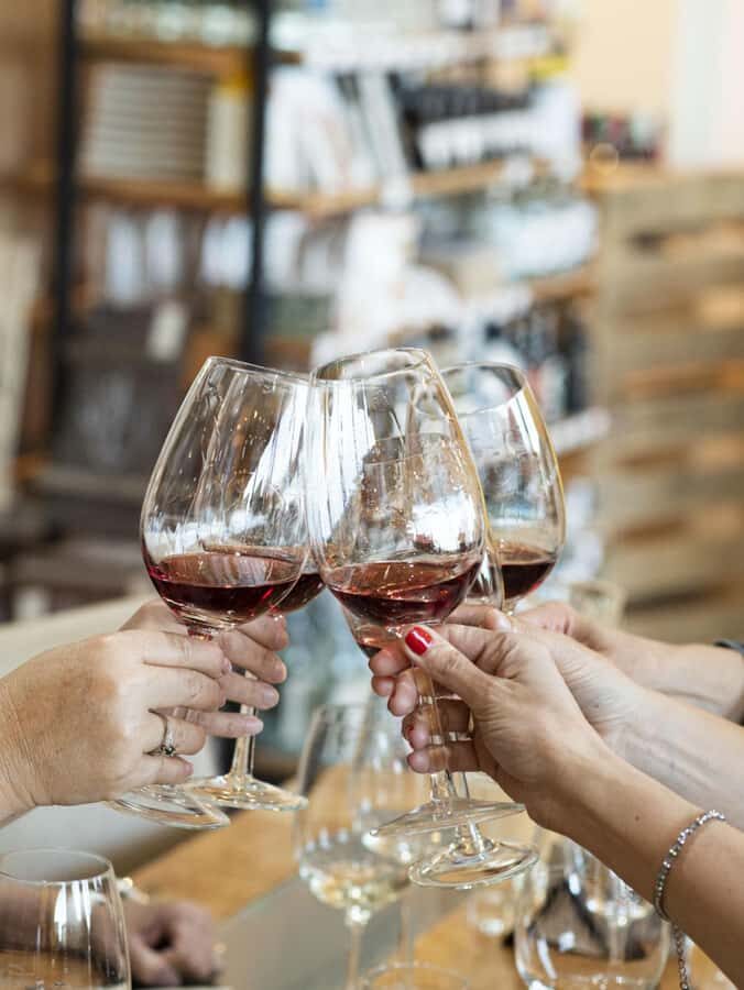 City tour and Wine tasting - Local culture without the museum fatigue