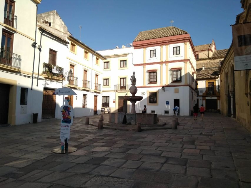 Córdoba Highlights Walking Tour - Viana Palace and the narrow lanes: The Córdoba you don’t get from buses