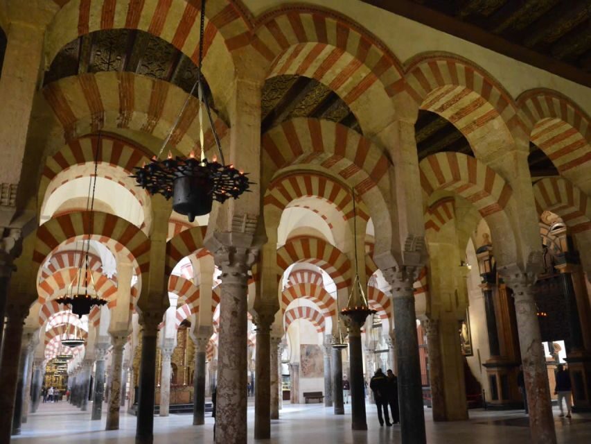 Cordoba: Historical Monuments of Cordoba City Walking Tour - Inside the Mosque–Cathedral: seeing the building as a transformation