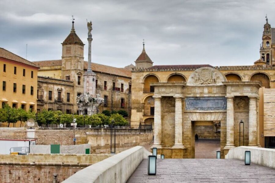 Cordoba: Private custom tour with a local guide - Pickup and a smooth start in the city center