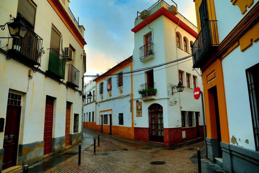 Córdoba: Private Walking Tour - Squares that organize the day: Plaza de la Corredera, Potro, Capuchinos