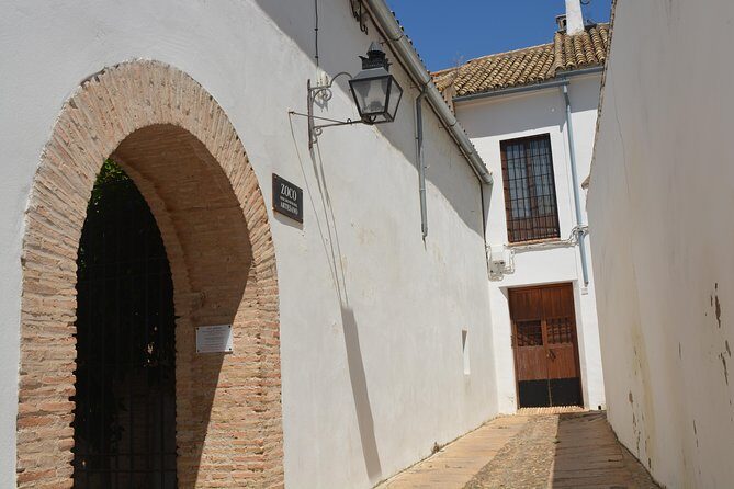 Cordoba Relax Tour in English Tickets included - Meeting point: find the Monumento a Los Enamorados and set up your timing