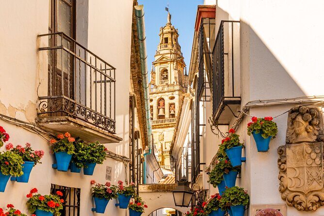 Córdoba Scavenger Hunt and City Highlights Walking Tour - Mezquita-Catedral clues: learning by answering, not just staring