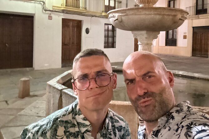 Córdoba Scavenger Hunt and City Highlights Walking Tour - Los Patios de San Basilio and Calleja de las Flores: where the game gets pretty