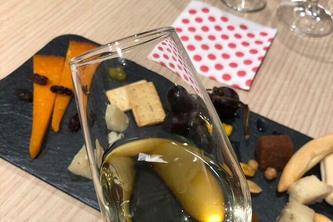Cordoba sunset, local wine & cheese tasting - The setting: cozy tasting indoors vs. true sunset views