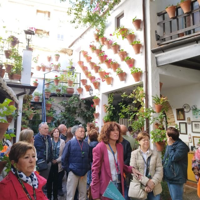 Córdoba: Tour of the three cultures to see the city in a day - Calleja de las Flores: where legends and narrow lanes make sense