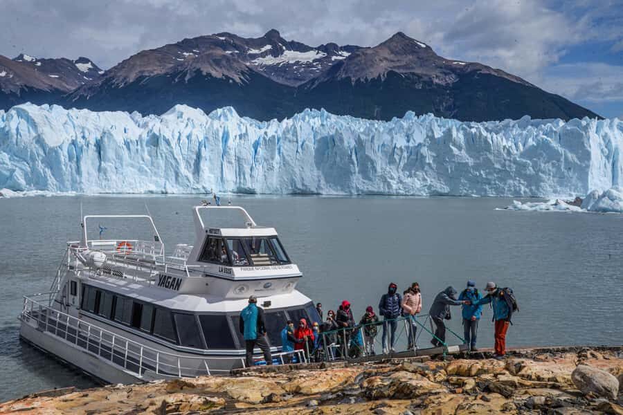 El Calafate: "Perito Moreno Glacier with the Tour - Blue Safari". - The return cruise: see the same ice from a new angle