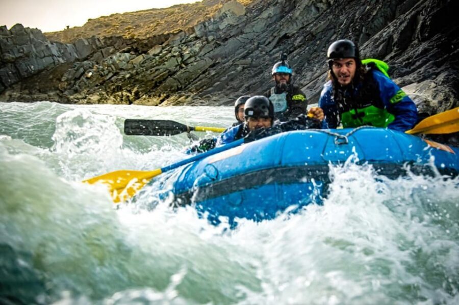 El Chalten: Rio de las Vueltas and Patagonia Rafting - Getting off the river and the hot snack reset