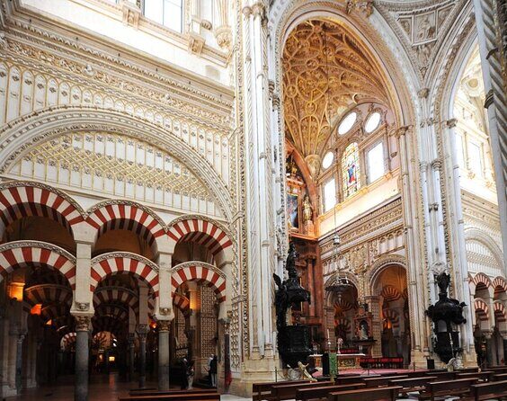 Exclusive visit to the Mosque with official guide. Small groups - Key Highlights to Look For