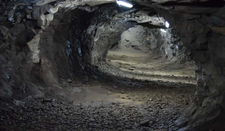 Foz do Iguaçu: Wanda Mines and San Ignacio Ruins Day Trip - Wanda Mines in Minas de Wanda: stones in the walls and a guided look at how it’s worked