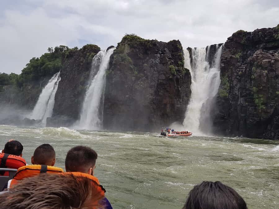 From Foz do Iguaçu: Iguazú Falls Boat Ride Argentina - Border crossing and park entry: how you avoid the worst lines