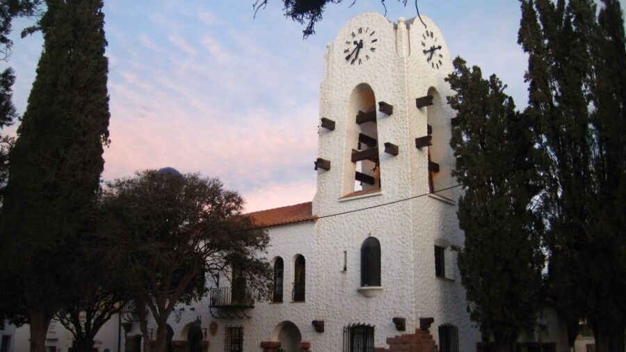 From Salta: Humahuaca & Salinas Grandes 2-Day Tour - Humahuaca town time: Independence Monument and the chapel with a gold altar