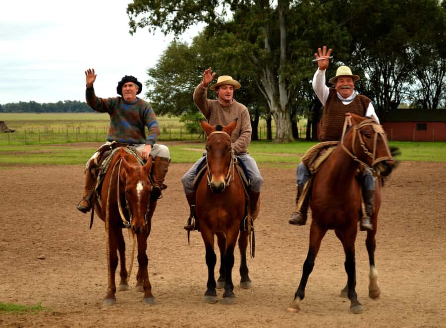 Full-Day at Santa Susana Ranch with BBQ, Drinks and Show - Key moments worth your time