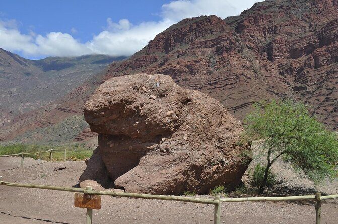 Full-Day Tour Cafayate Calchaqui Valleys with Wine - Quebrada de las Conchas Photo Stops: Garganta del Diablo, El Anfiteatro, and Los Castillos