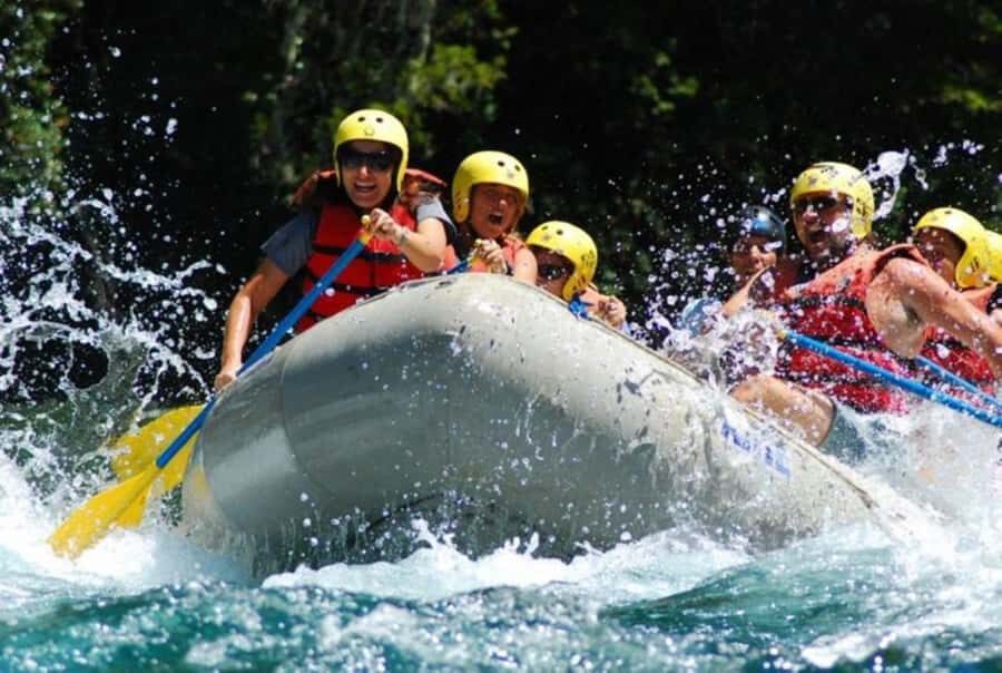 Half Day Rafting Mendoza River - After rafting: lunch at the parador and how to use the downtime