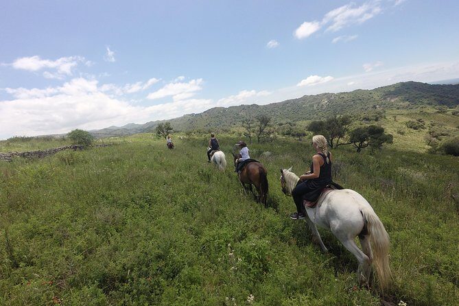 Horseback riding through the Sierras - Key highlights you’ll actually feel
