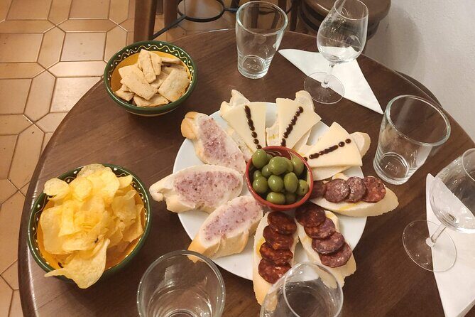 Indulge in Cordoba: Local Wines & Tapas Tasting - Why the host matters: Francisco’s “askable” teaching style