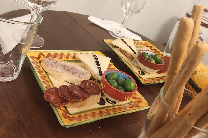 Indulge in Cordoba: Local Wines & Tapas Tasting - Timing and flow: what 90 minutes looks like