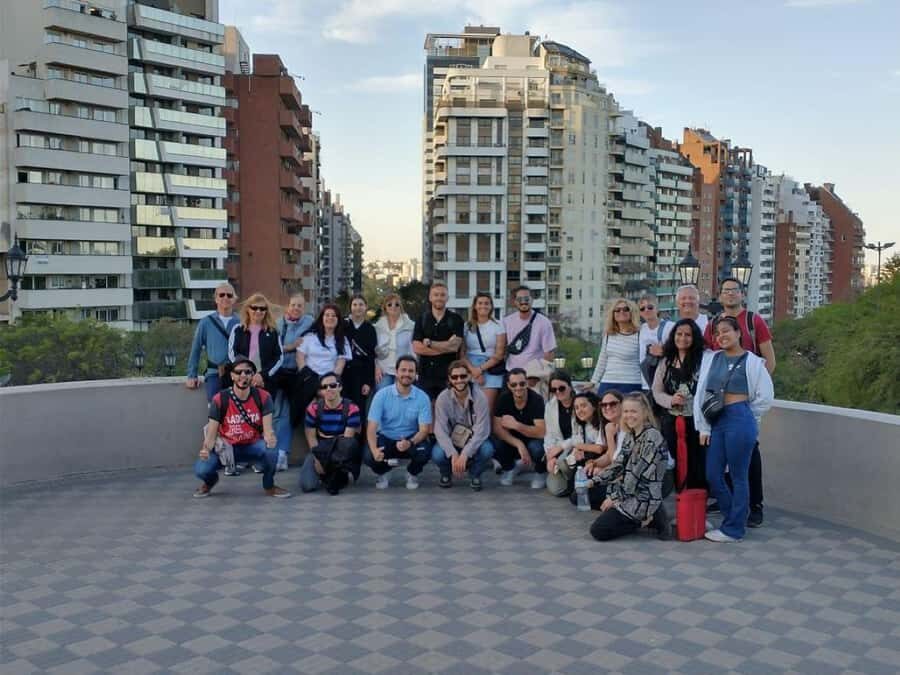 La Docta Free Walking Tour "Córdoba La Moderna". - Plaza del Bicentenario: where the guide helps you read the city