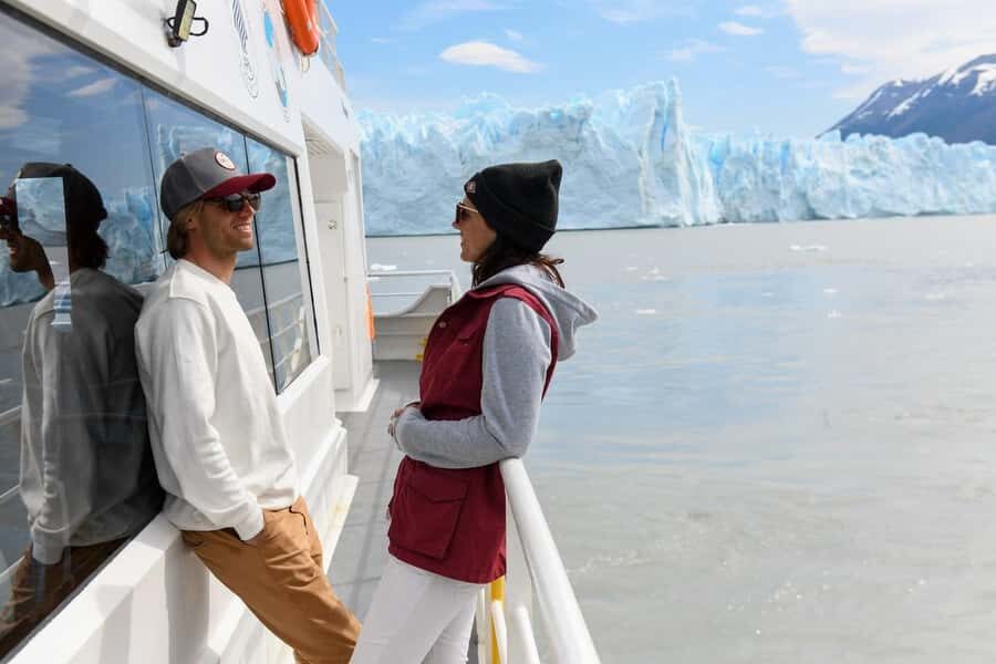 Nautical Safari: Navigate and feel the energy of the Perito Moreno Glacier. - Getting underway: the Brazo Rico setting and the guide’s pace