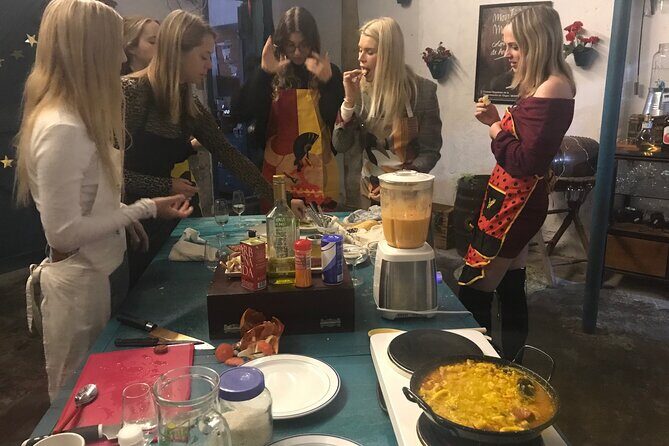 Paella and Salmorejo 2-Hour Cooking Class in Córdoba - Meeting Point in Centro and the Walk to the Kitchen