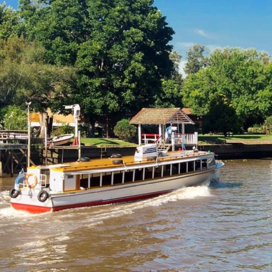 Private City Tour of Buenos Aires + Tigre Delta - La Boca and Caminito: the quick hit of color and character