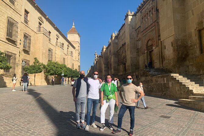 private guided walking tour of the historic center of Córdoba - Puerta del Puente: a preserved city gate story