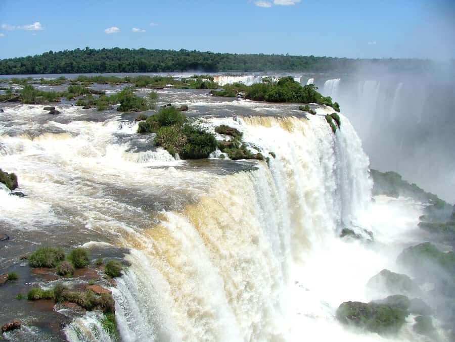 Private Tour "Dawn at the Iguassu Falls". - 05:00 Pickup, Two Pickup Sides, and a Smooth Van Ride