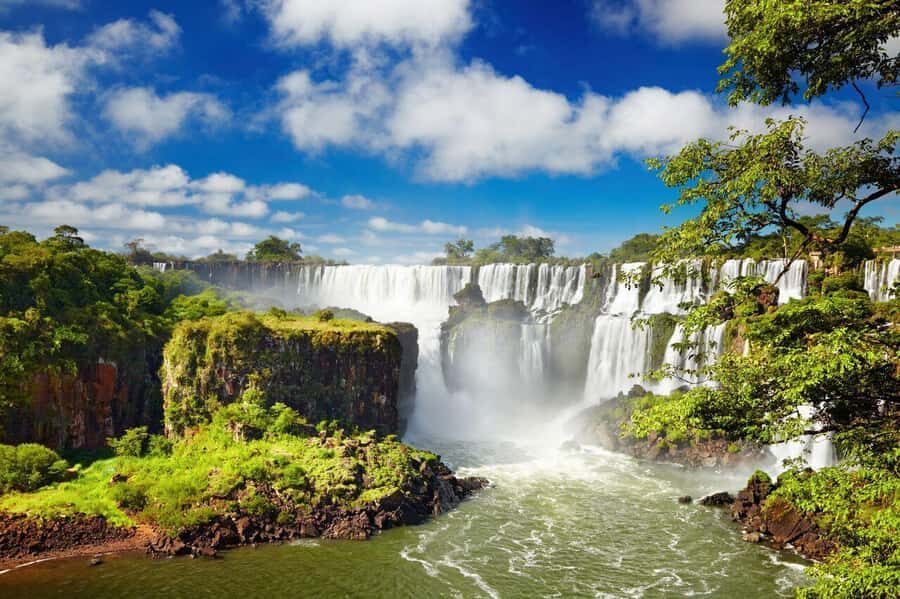 Puerto Iguazu: Iguazu Falls Argentinian Side Full-Day Tour - The early pickup rhythm from Puerto Iguazú to Iguazu Falls