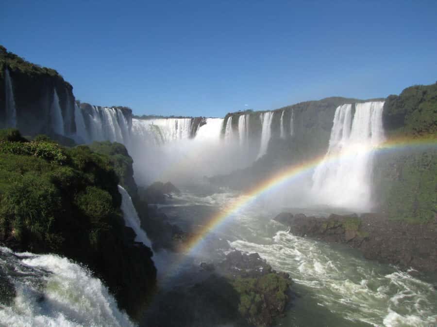 Puerto Iguazú: Tour to Brazilian Iguazú Falls with Bird Park - Who this tour suits best