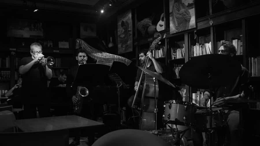 Recoleta Walking Tour and Live Jazz Show - Embassies and the route through official Buenos Aires