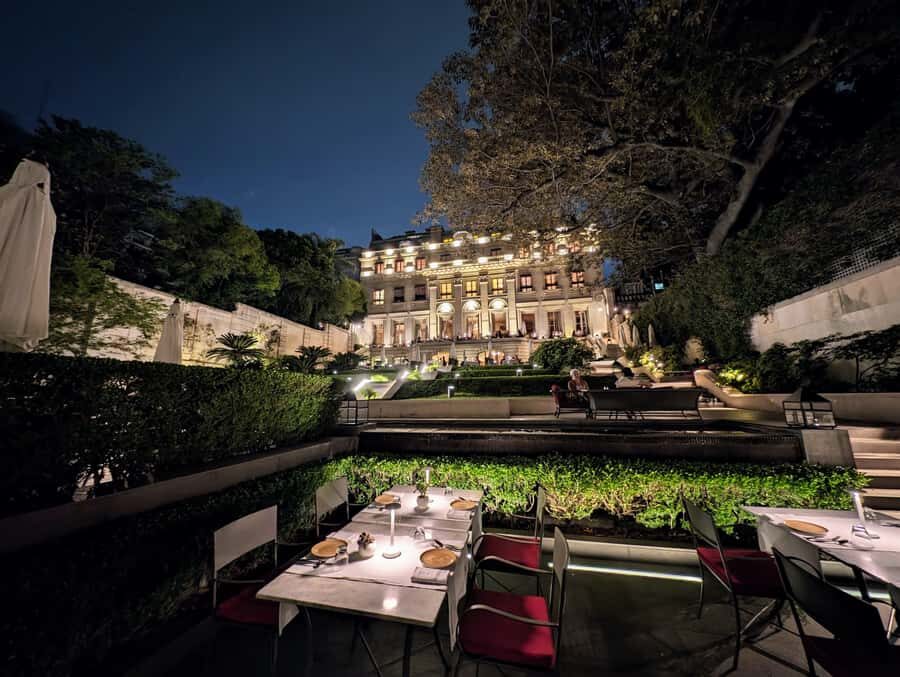 Recoleta Walking Tour and Live Jazz Show - From architecture to nightlife: the jazz club transition