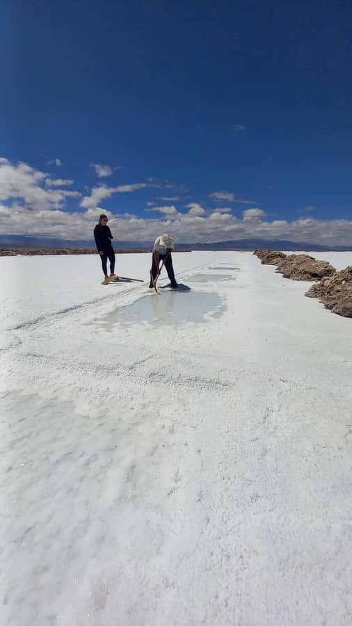 Salinas grandes by bike with lunch - Cycling the salt flats: 7km, Ojos del Salar, and extraction pools