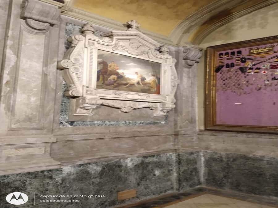 San Telmo Private Guided amazing Walking Tour - Plaza Dorrego stroll: a classic pause in the middle of San Telmo