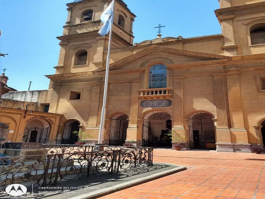 San Telmo Private Guided amazing Walking Tour - Price and logistics: $57 that earns its keep (if you want a guide)