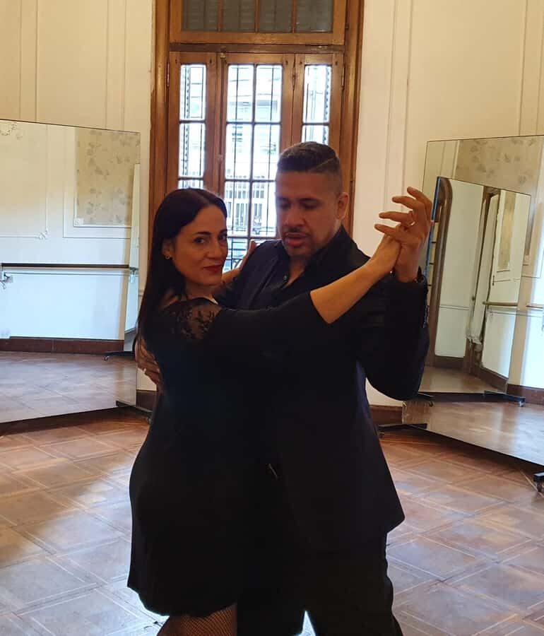 Tango Lesson in Buenos Aires with professional dancers - The 1-Hour Lesson: Embrace, Walk, and Basic Steps