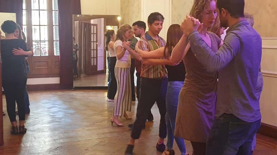 Tango Lesson in Buenos Aires with professional dancers - Should You Book This Tango Lesson with Professional Dancers?